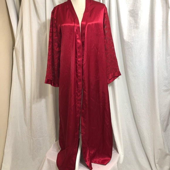 Red Robe - Picture 5 of 8